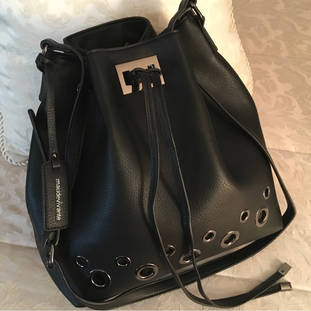 Maude Vivante Awesome 🤩 Grommetted Feather-light Bucket Bag
